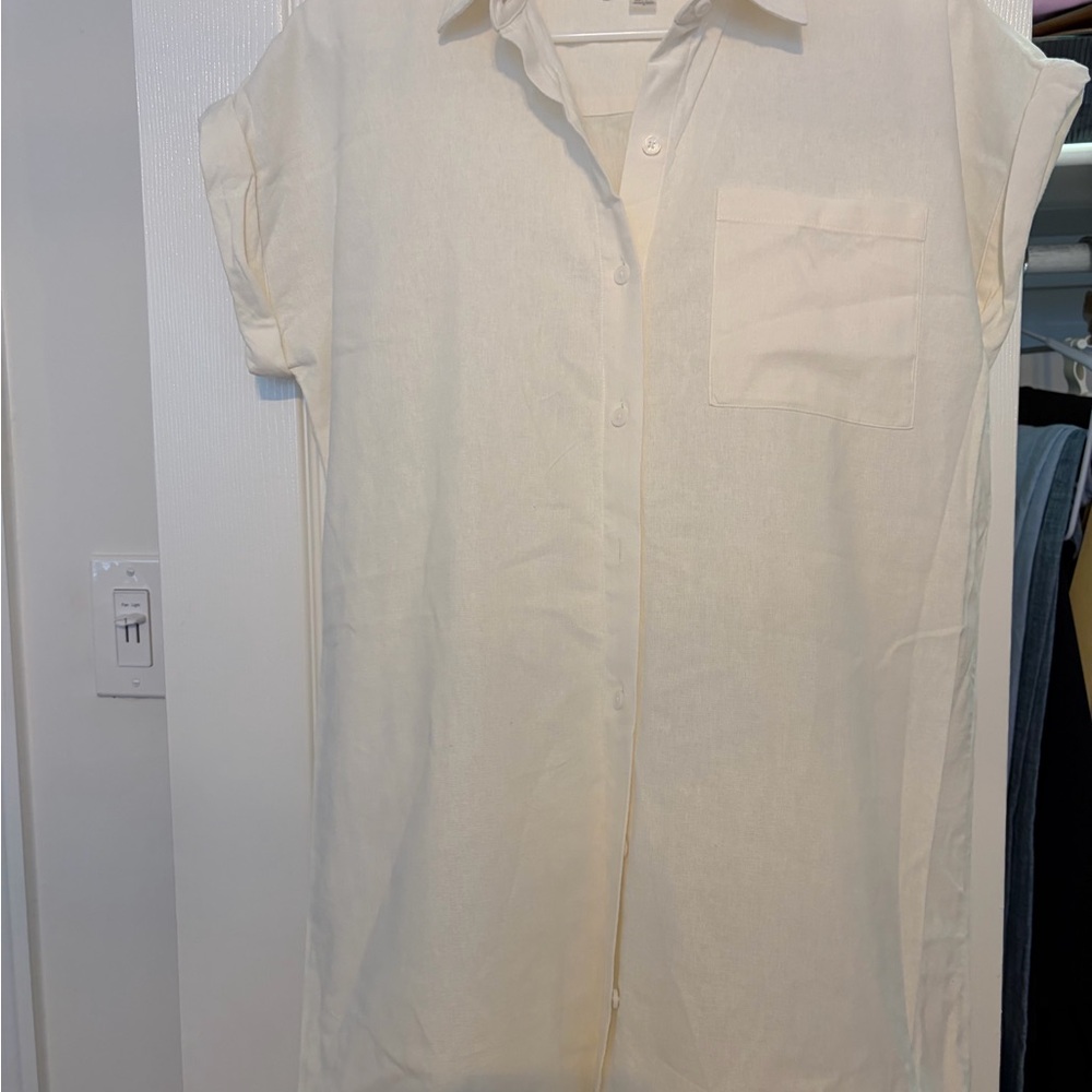 Calvin Klein Short-Sleeve Button-Down Shirt in Cream